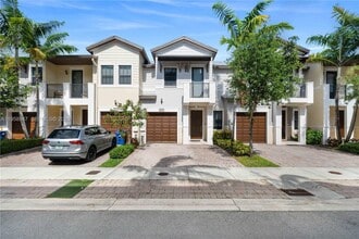 Building Photo - 6005 NW 104th Path