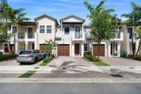 Building Photo - 6005 NW 104th Path