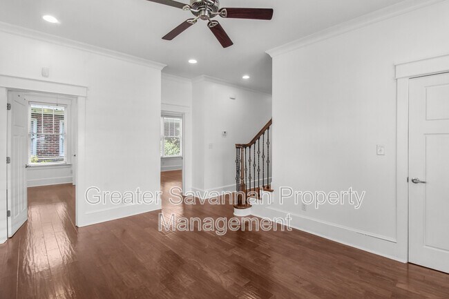 Building Photo - 419 E 54th St