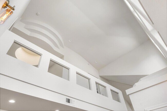 Building Photo - 4 Mandalay Ct