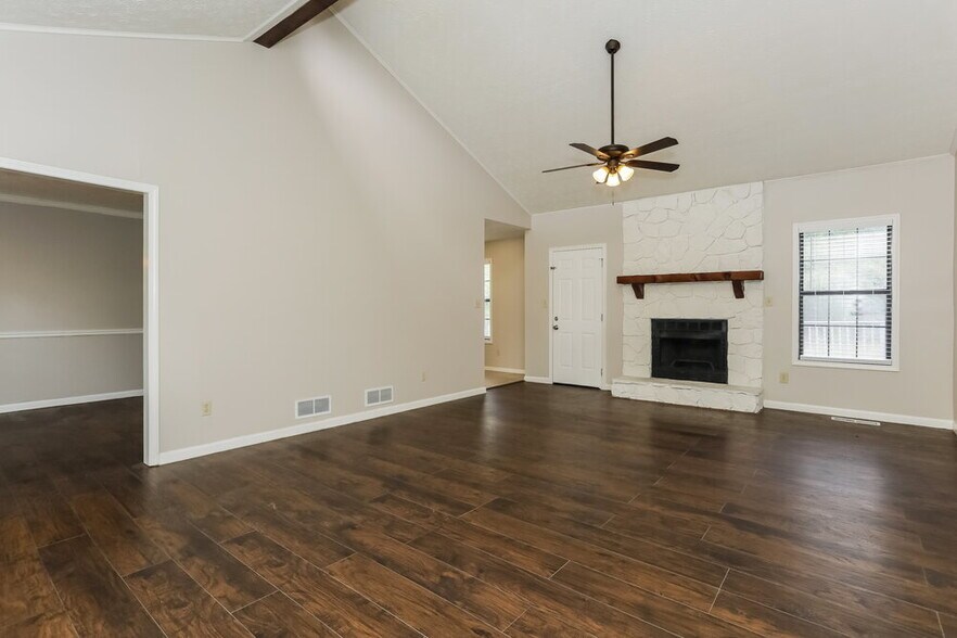 Building Photo - 2408 Chauncey Ln
