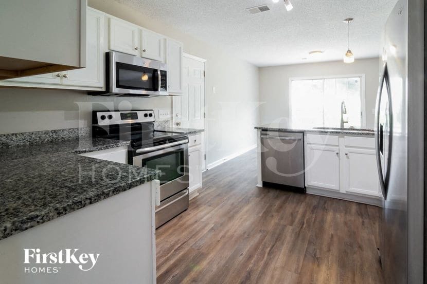 Building Photo - 528 Beverly Dr