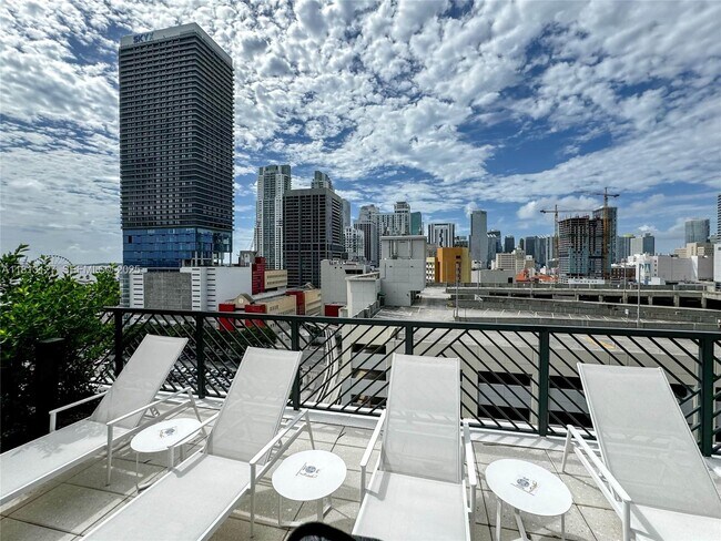 Building Photo - 159 NE 6th St