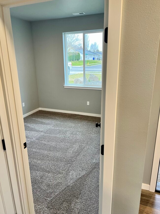 Building Photo - 1041 S Russell St