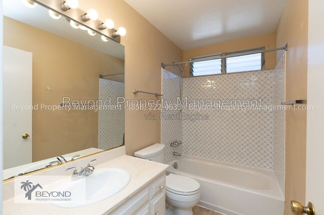 Building Photo - 902 La Sombra Dr