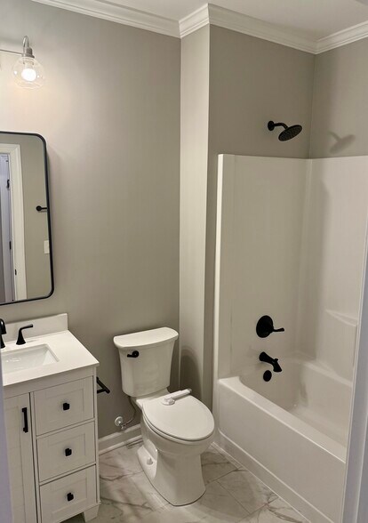 2nd Bathroom - 4119 Peachtree Ave