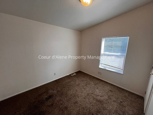 Building Photo - 25296 Vlazy Ln