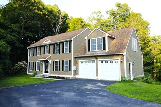 Building Photo - Privacy, Space, and Modern Comfort in Salem