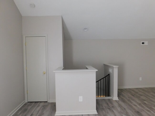 Building Photo - REMODLED