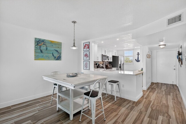 Building Photo - 9940 S Ocean Dr