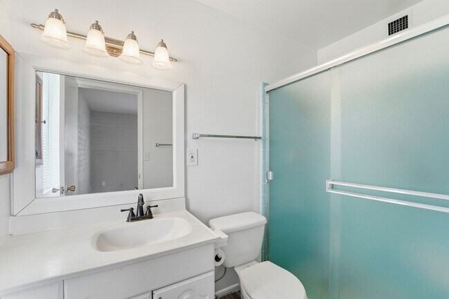 Building Photo - Comfortable 2-Bed Sun City Retreat with Vinyl Flooring & Fresh Paint