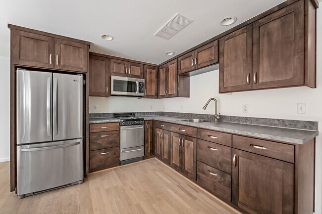 Building Photo - 4-Bedroom Luxury Home for Rent by Portland...