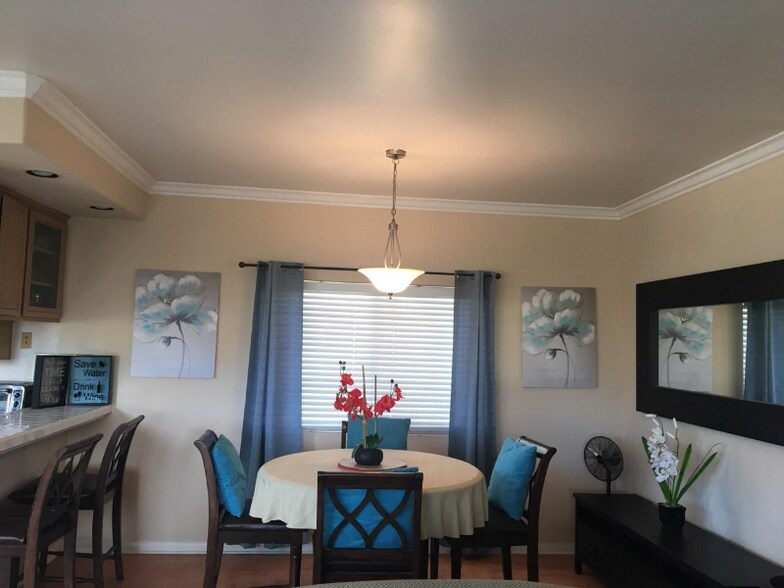 Building Photo - 212 N Catalina Ave