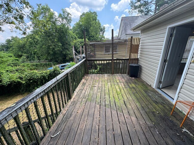 Building Photo - 634 Woolfolk St