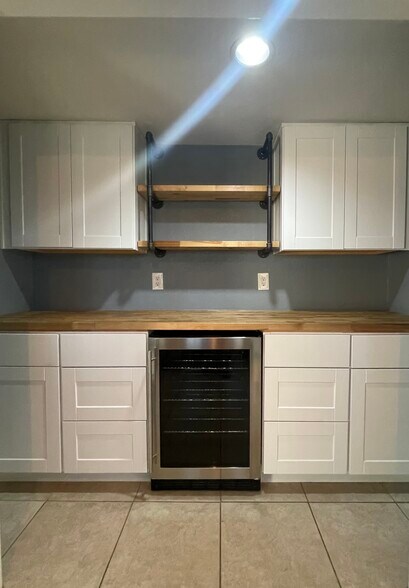 Building Photo - 149 S La Arboleta St