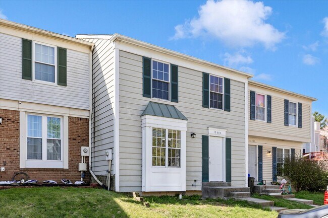 Building Photo - Churchill Town Rental