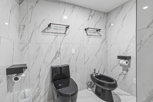Building Photo - 3111 Bel Air Dr