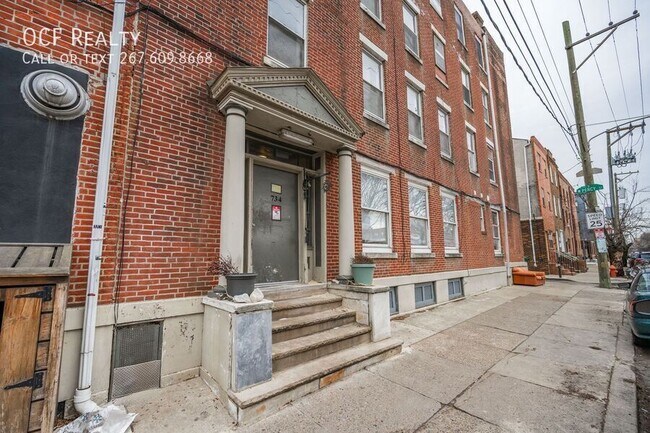 Building Photo - 734 S 9th St