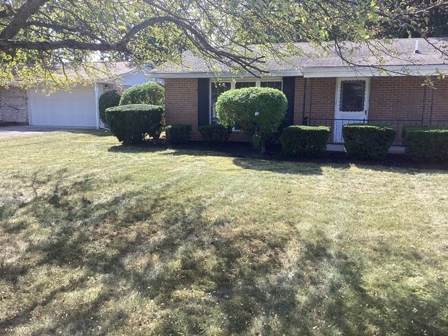 Primary Photo - 495 Meadow Ln