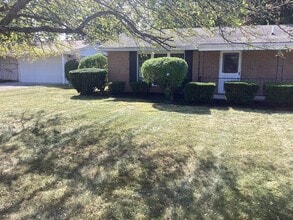 Building Photo - 495 Meadow Ln