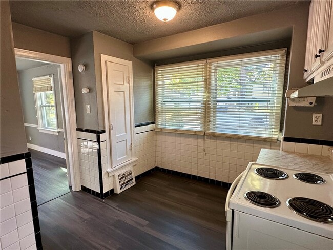 Building Photo - 7121 Lamont Dr