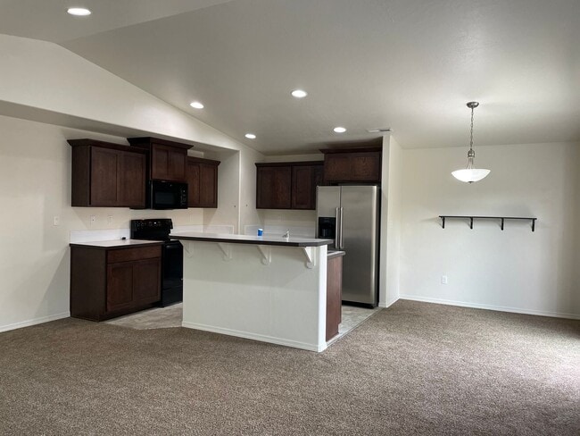 Building Photo - Very Nice 2 Story 3 Bedroom 2.5 Bath Home-...