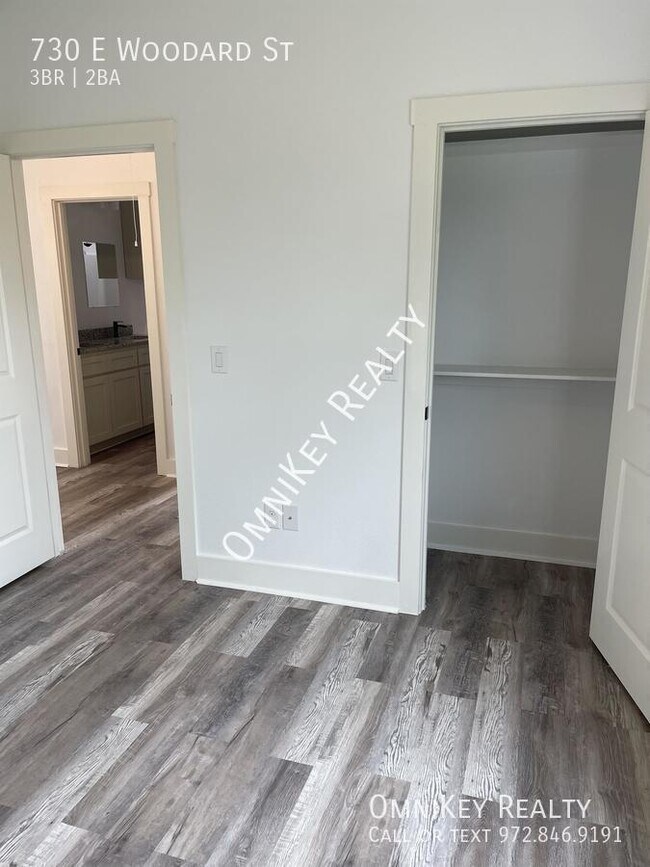 Building Photo - 730 E Woodard St