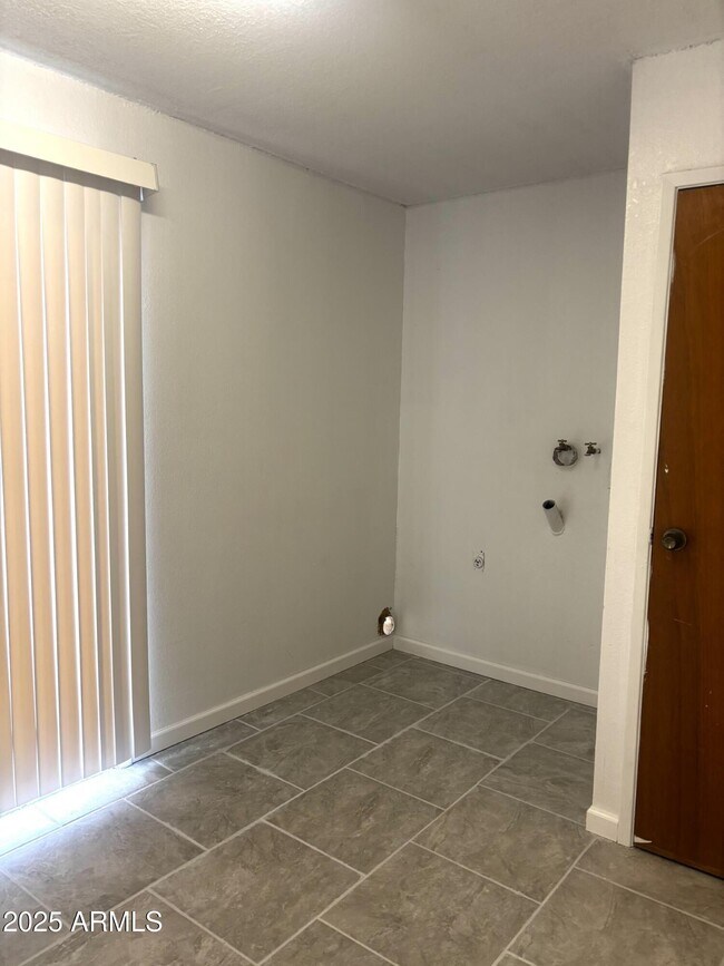 Building Photo - 2135 Hohokam Dr