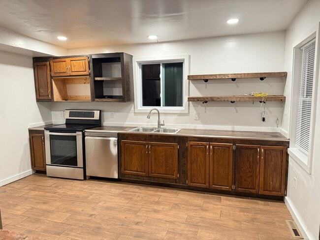 Primary Photo - Beautiful 3 Bedroom 2 bathroom Home in Ephrata!