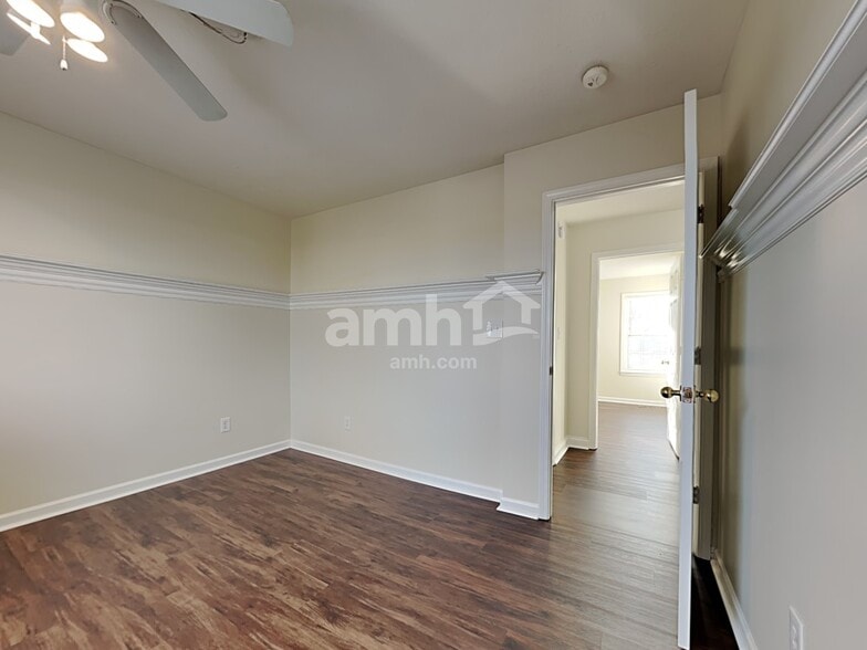 Building Photo - 17895 Grassy Knoll Dr