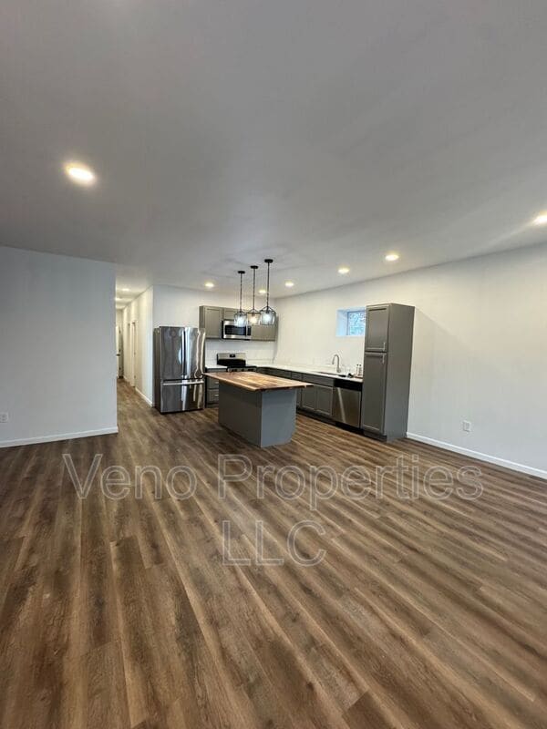 Building Photo - 351 4th St