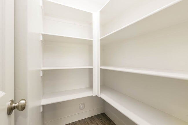 Building Photo - 4 bed | 2 1/2 bath | 2 car garage in Deser...