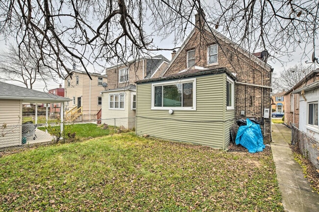Building Photo - 10431 S Eberhart Ave