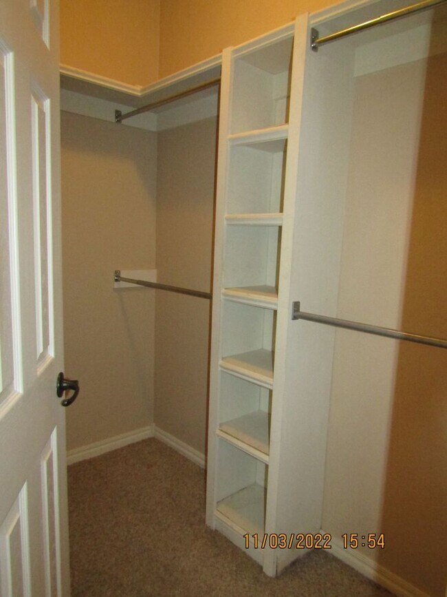 Building Photo - PETS NEGOTIABLE  !!!