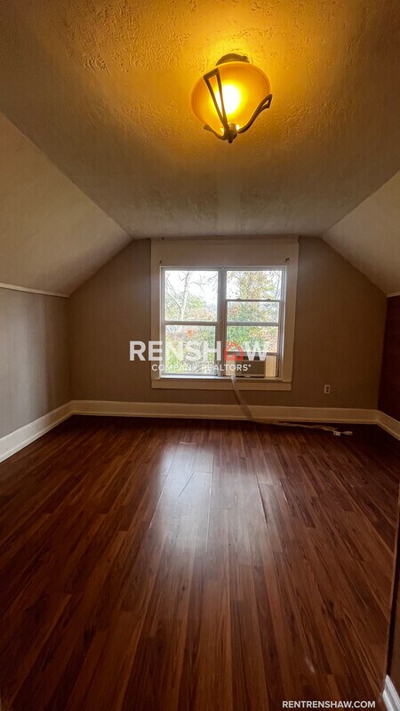 Building Photo - 1817 Edward Ave