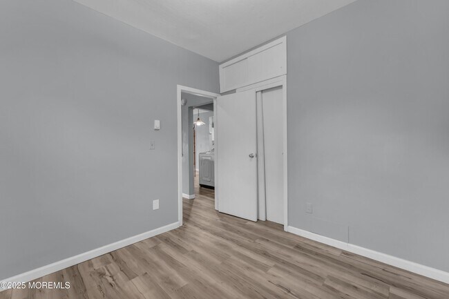 Building Photo - 177 Creek Rd