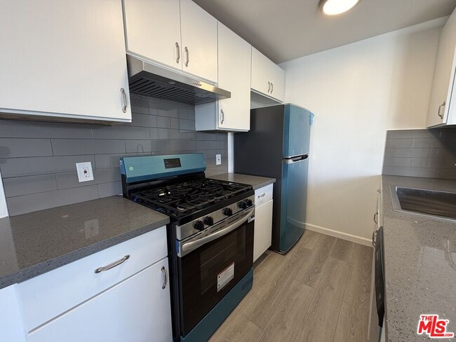 Building Photo - 1531 N Detroit St