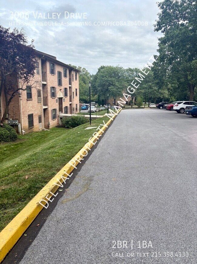 Building Photo - 3006 Valley Dr