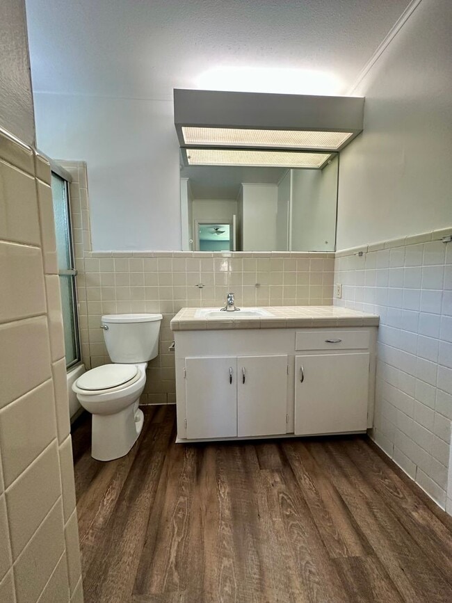 Building Photo - Very Spacious Home in North East Jackson!