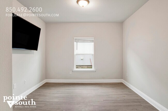 Building Photo - 390 Gemini St