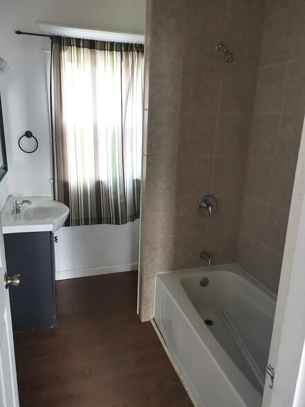 Building Photo - 438 7th Ave