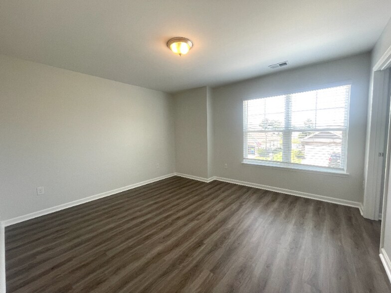 Building Photo - 438 Pacific Commons Dr