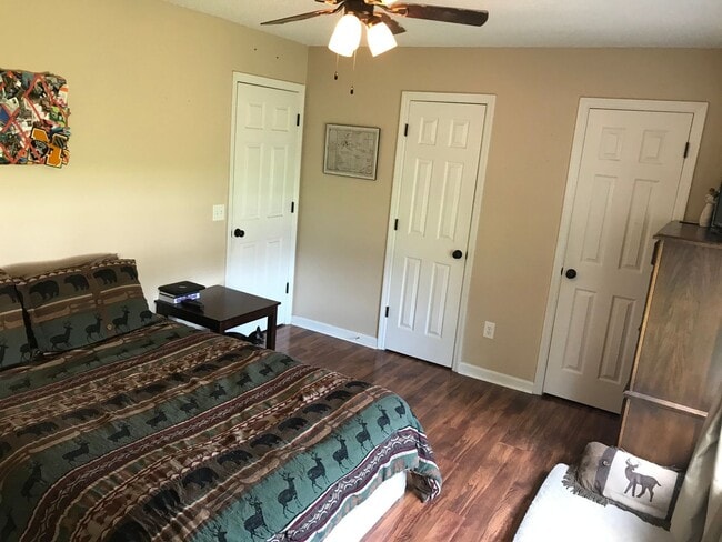 Building Photo - MOVE IN SPECIAL $500.00 OFF FIRST MONTH RE...