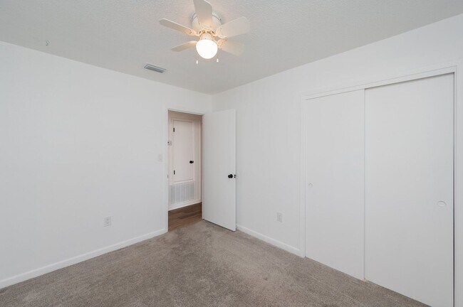 Building Photo - Central 4 bedroom in Niceville!