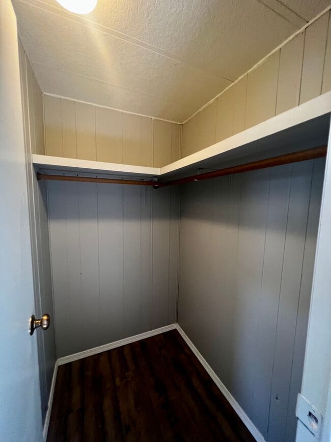 Building Photo - Newly Remodeled 3-Bedroom on Fully-Fenced Lot