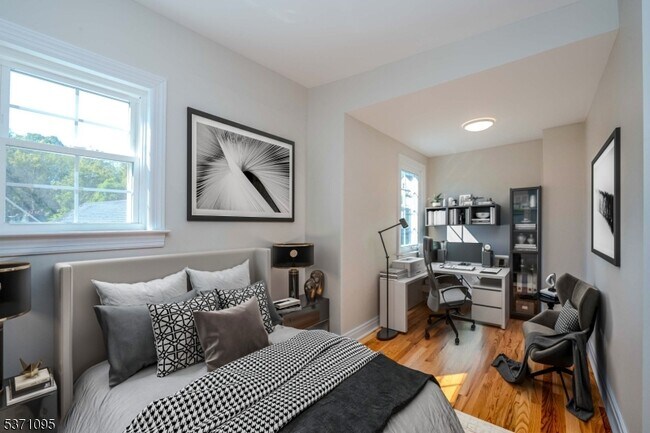 Building Photo - 135 Main St