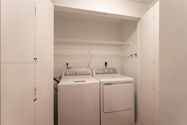 Building Photo - 6831 SW 44th St