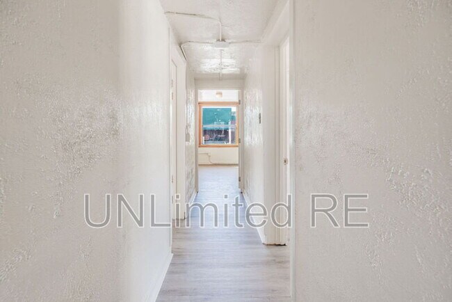 Building Photo - 306 S Humphreys St