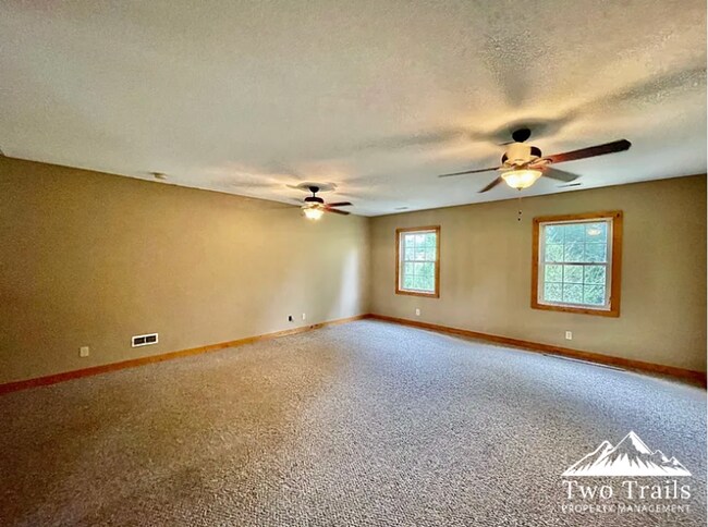 Building Photo - 3 BED/2 BATH CABIN NEAR OSCEOLA LAKE