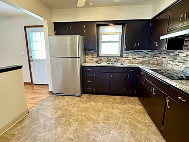 Building Photo - 5617 N 69th St